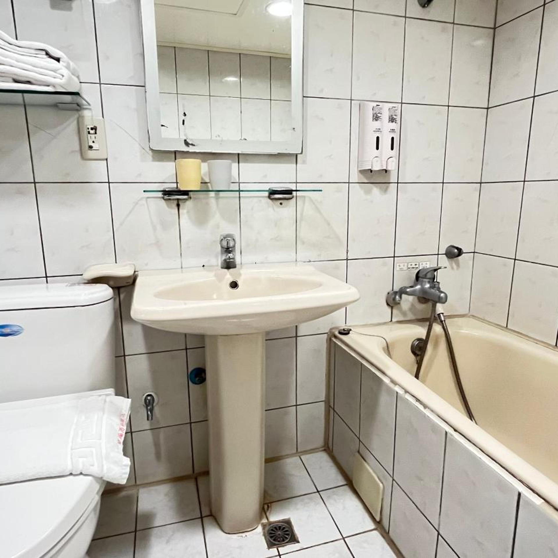Sin Fu Business Hotel 36/37