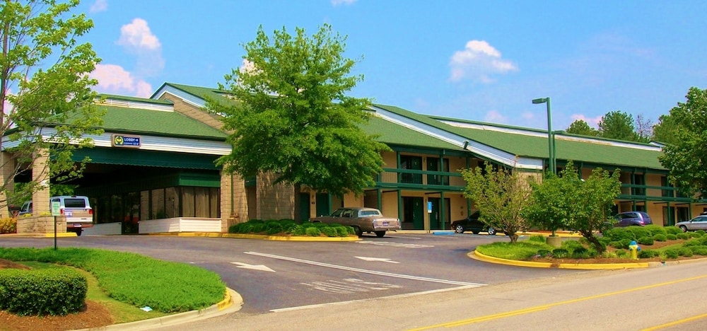 Days Inn by Wyndham Hoover Birmingham 1/56