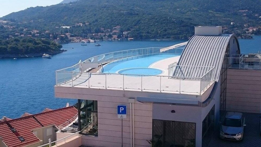 Villa Paradiso 2 3/37