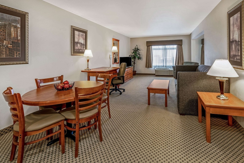 La Quinta Inn & Suites by Wyndham Kennewick 47/63