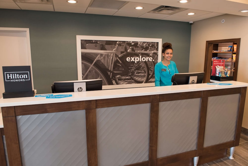 Hampton Inn & Suites Bay City, MI 10/51