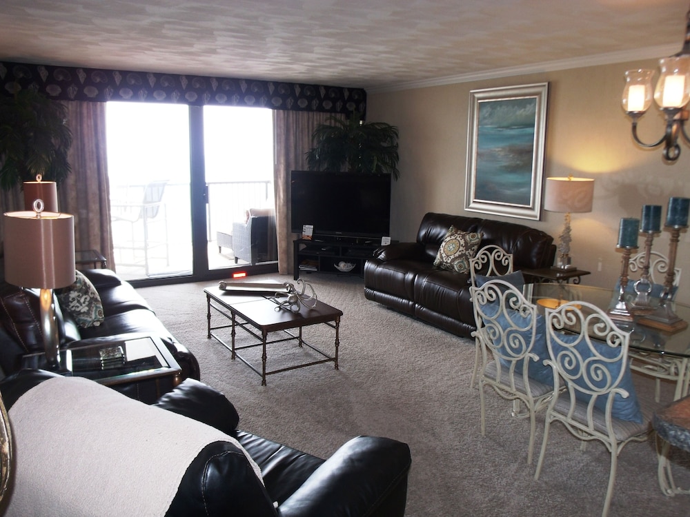 Club Regency in Regency Towers 16/41