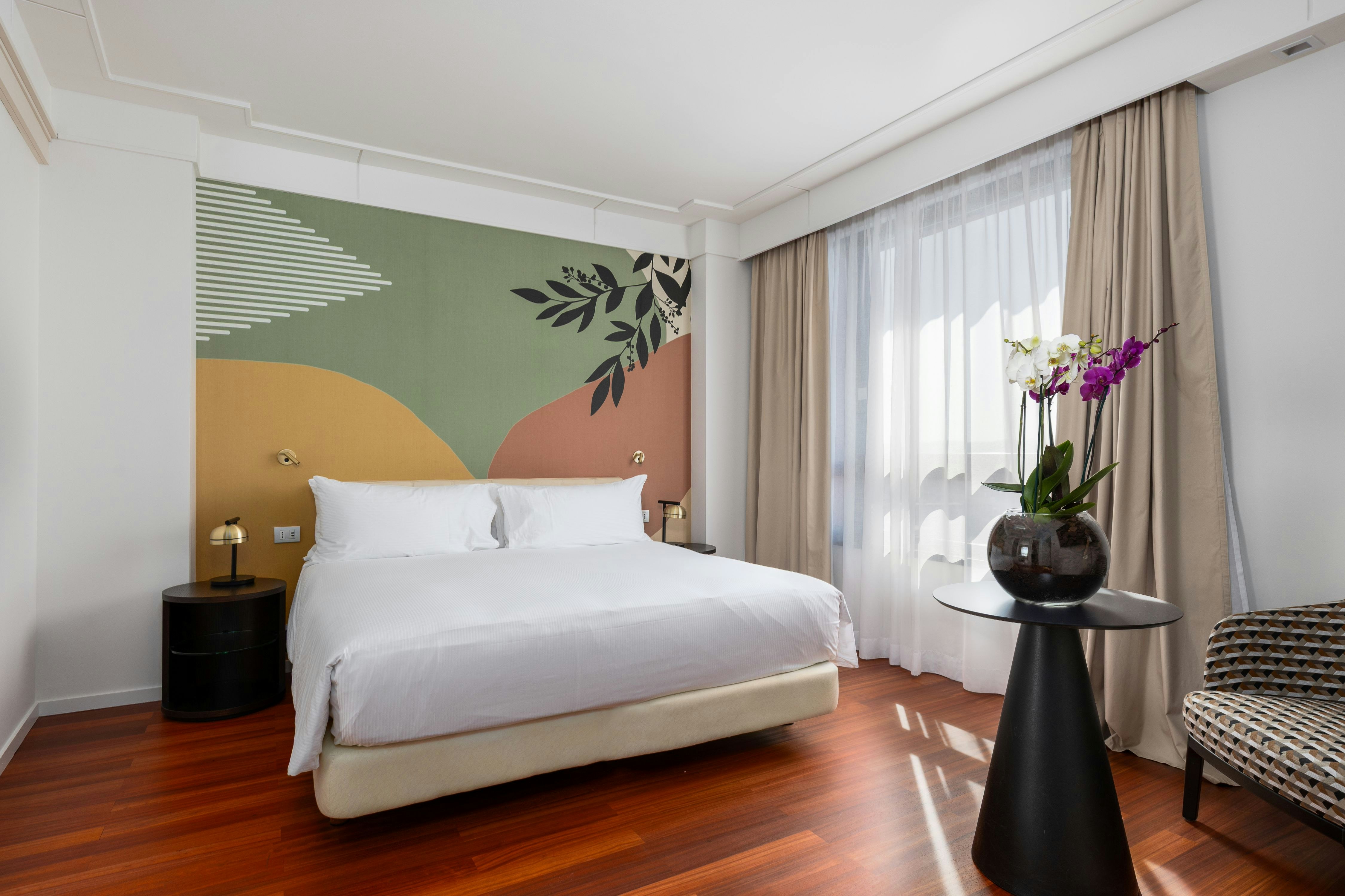 JUNIOR SUITE, KING BED