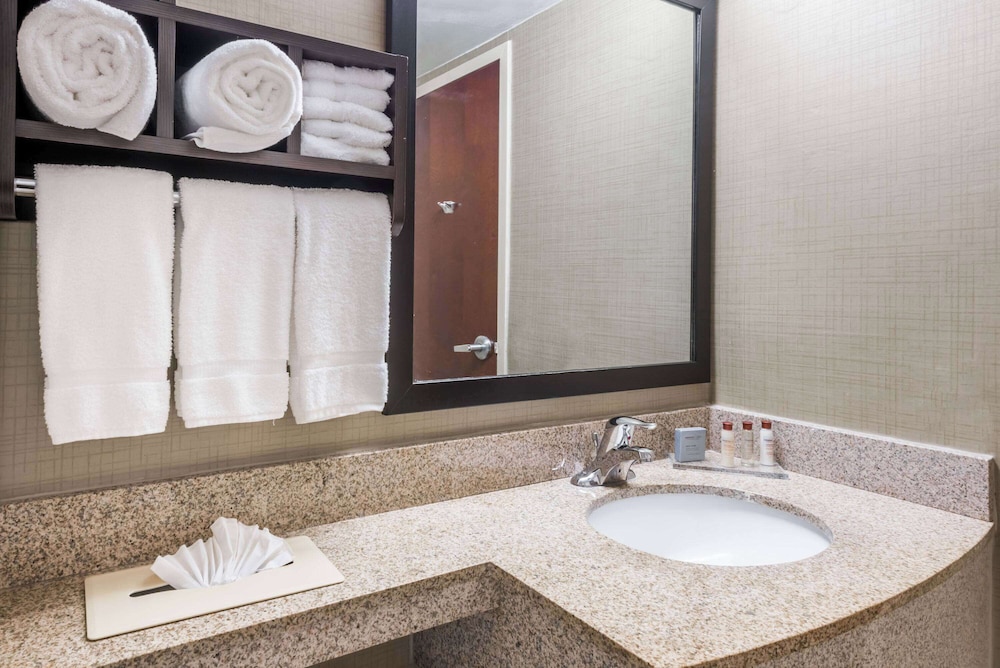 Wingate by Wyndham Springfield 55/60