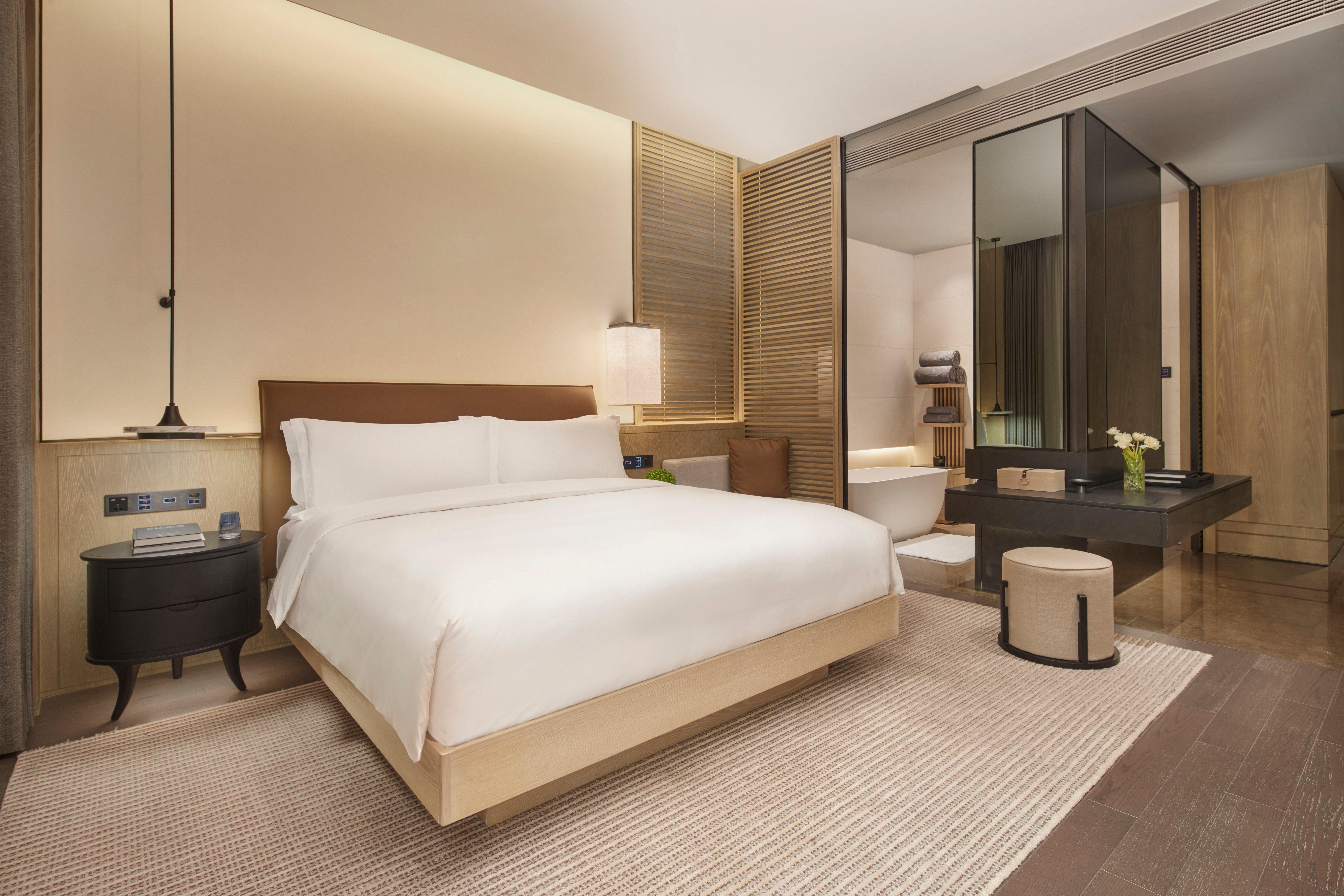 1 Bedroom, Suite, Garden View, Club Lounge Access