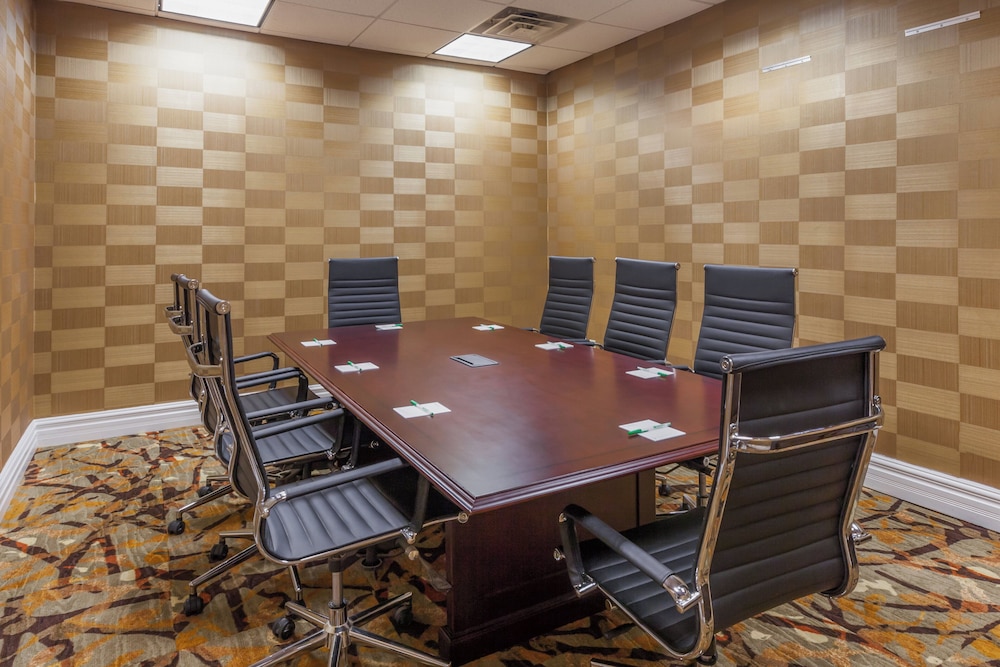 Holiday Inn Hotel And Suites Oklahoma City North 24/32