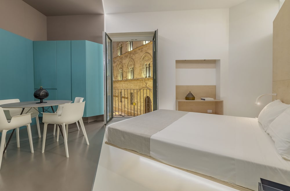 Five Place Design Suite & Apartments 28/58