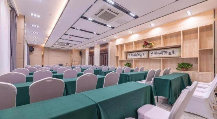 Lavande Hotel (Jinan Coach Station, Railway Station) 35/37