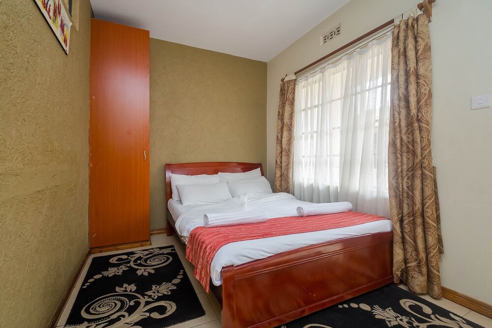 The Stand Leisure Hotel 20/50