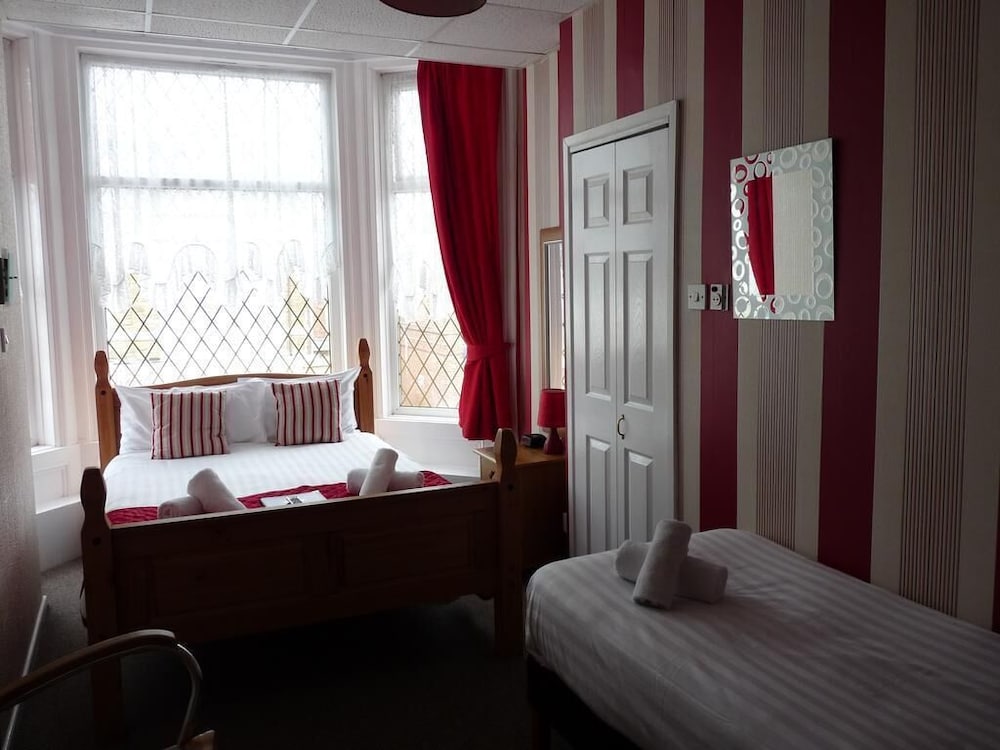 Hilbre Hotel 8/40