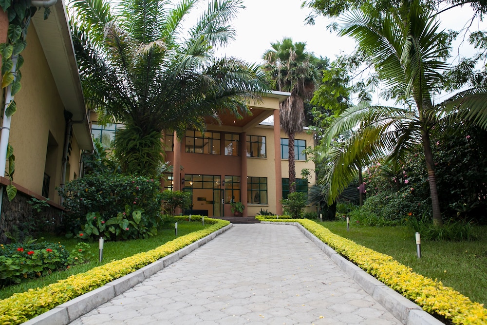 Gorillas Volcanoes Hotel 37/40