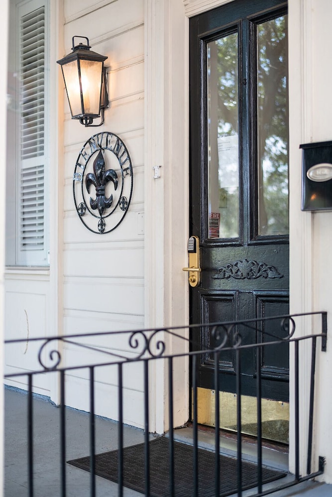 Historic Streetcar Inn 65/67