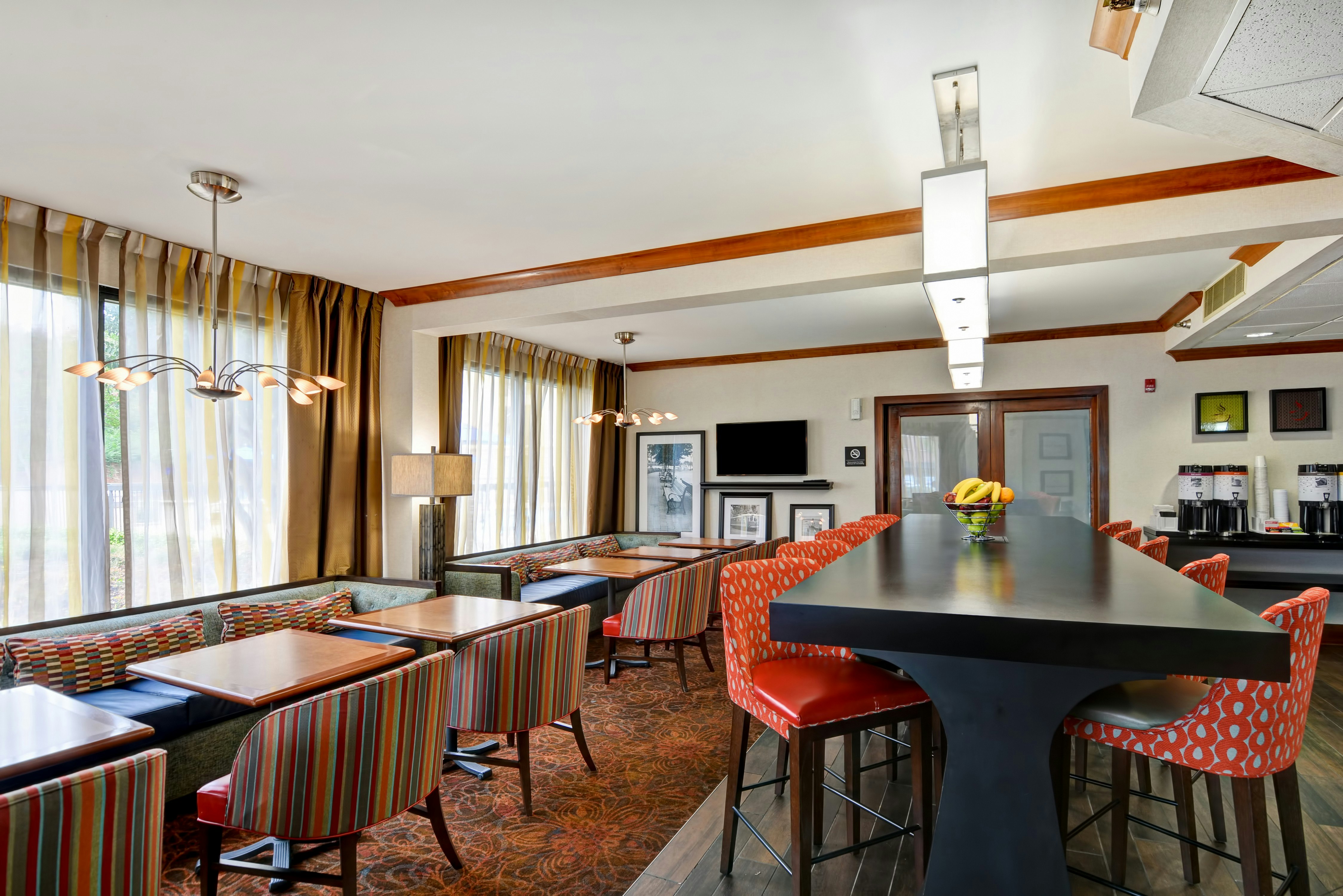 Hampton Inn Memphis-Poplar 34/53