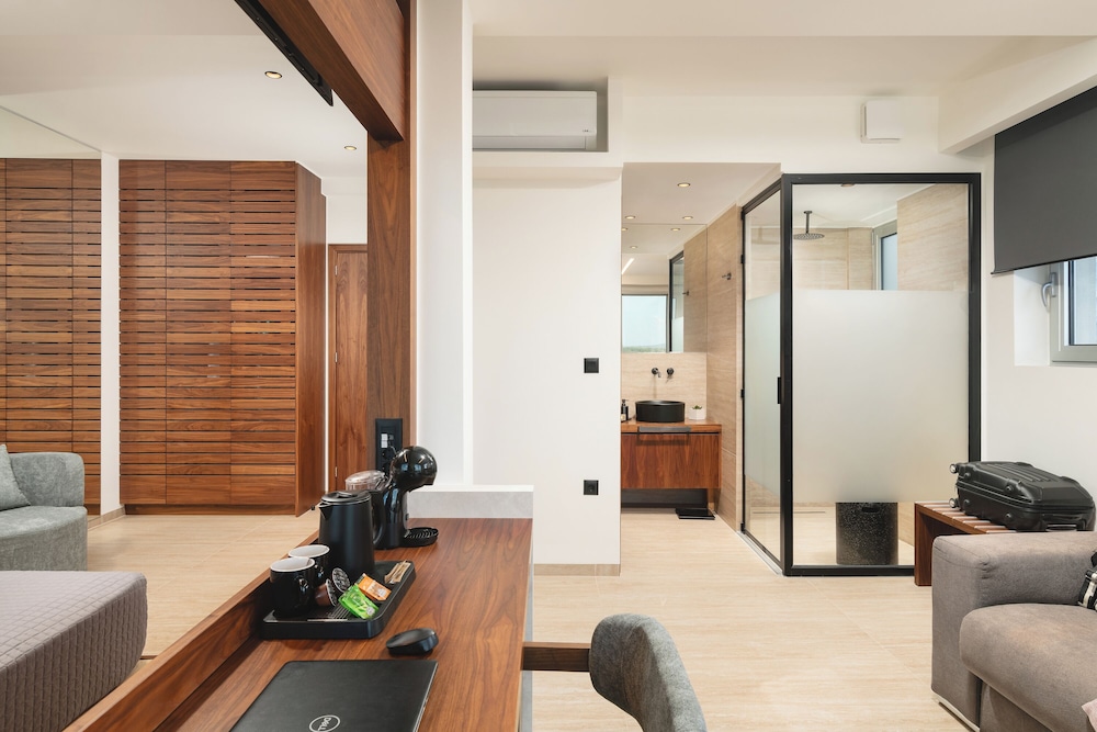 Elia Sea Suites 47/72
