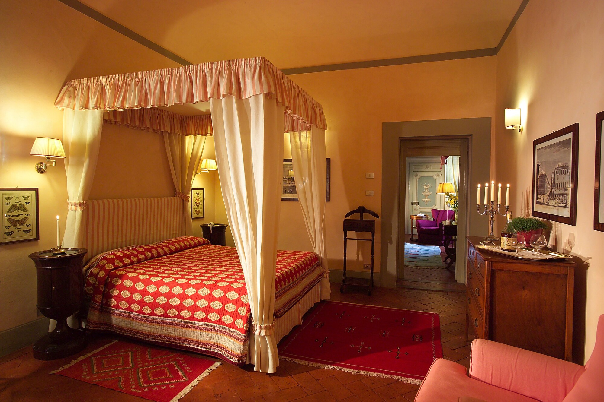 Suite, Queen Bed, Sofa