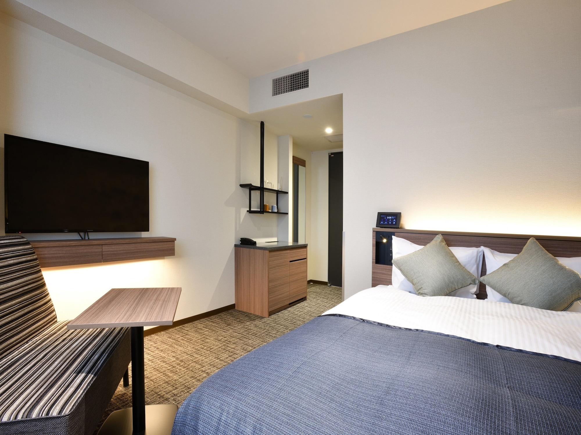 ROOM, DOUBLE BED