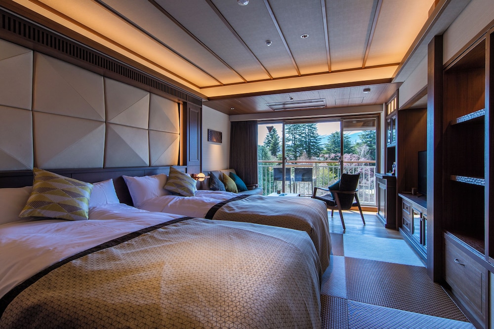 JAPANESE, TWIN BEDS, MOUNTAIN VIEW