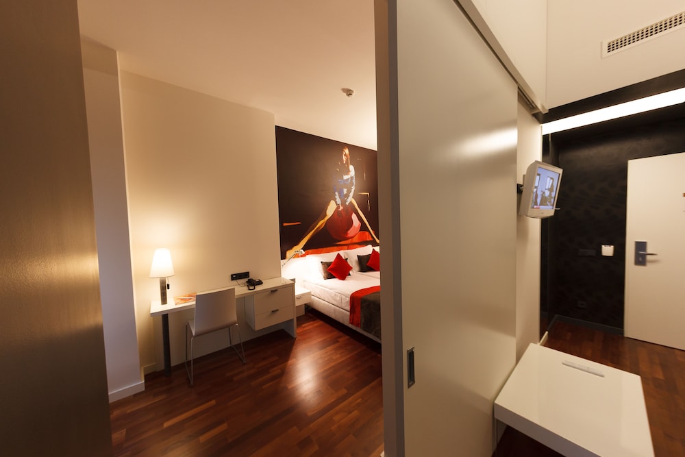 BOHEM ART HOTEL 26/59