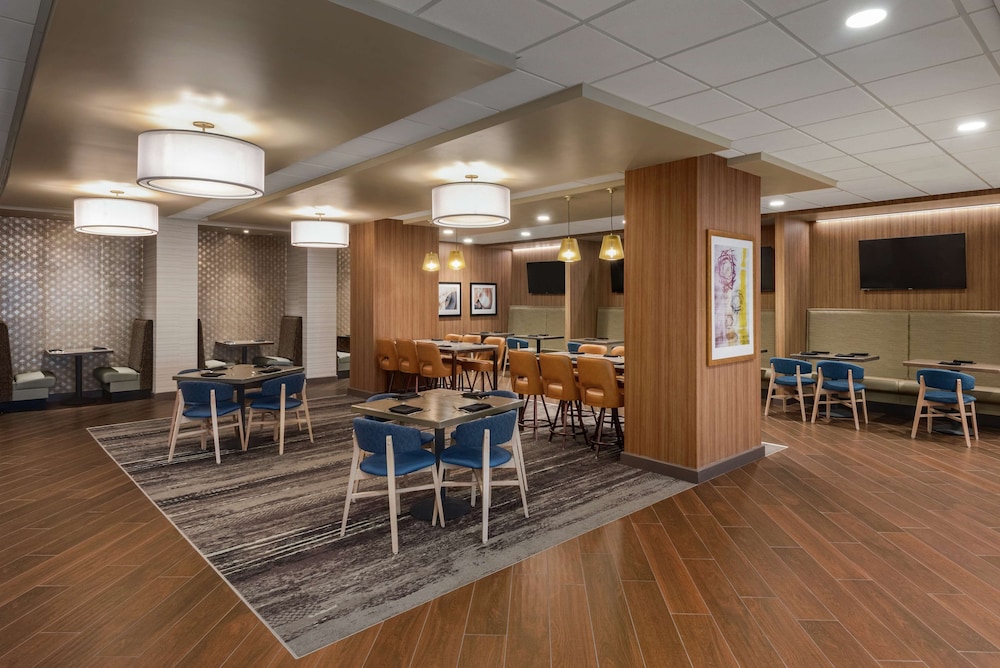 Doubletree By Hilton St Paul East 42/59