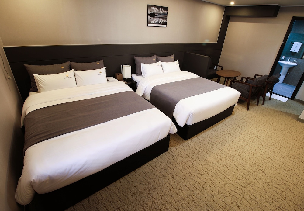 B Cent Hotel 15/58