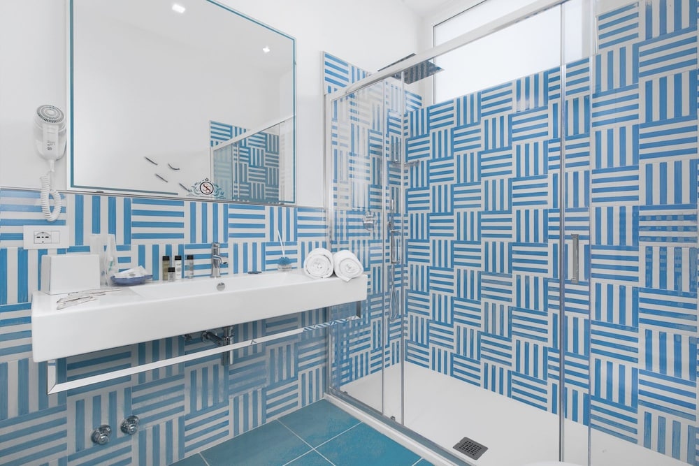 Sersale Suites 50/50