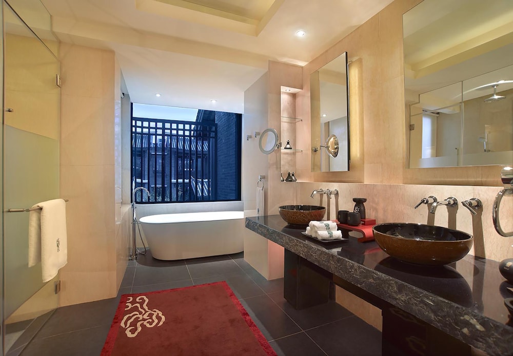 BANYAN TREE LIJIANG 50/50