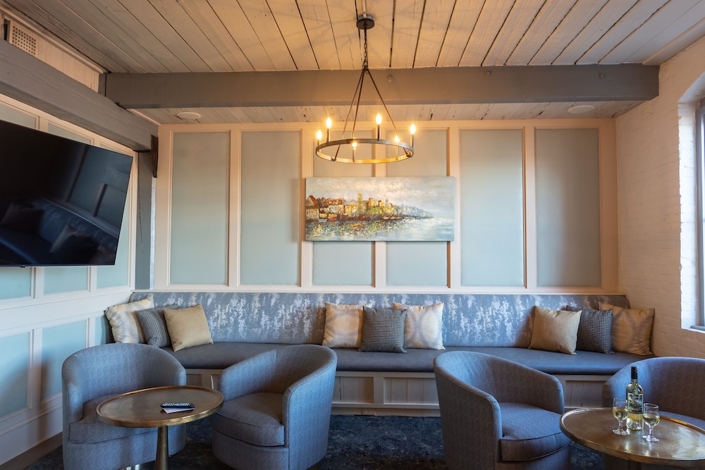 Olde Harbour Inn 27/49