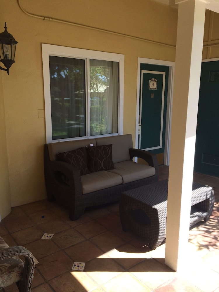 Oasis Inn & Suites 23/50
