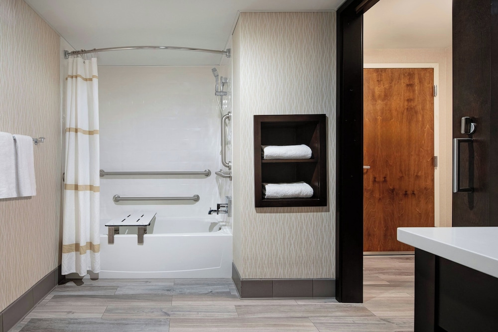Tower, Executive, King Bed, Sofa, Accessible، Marriott St. Louis Airport 9/9