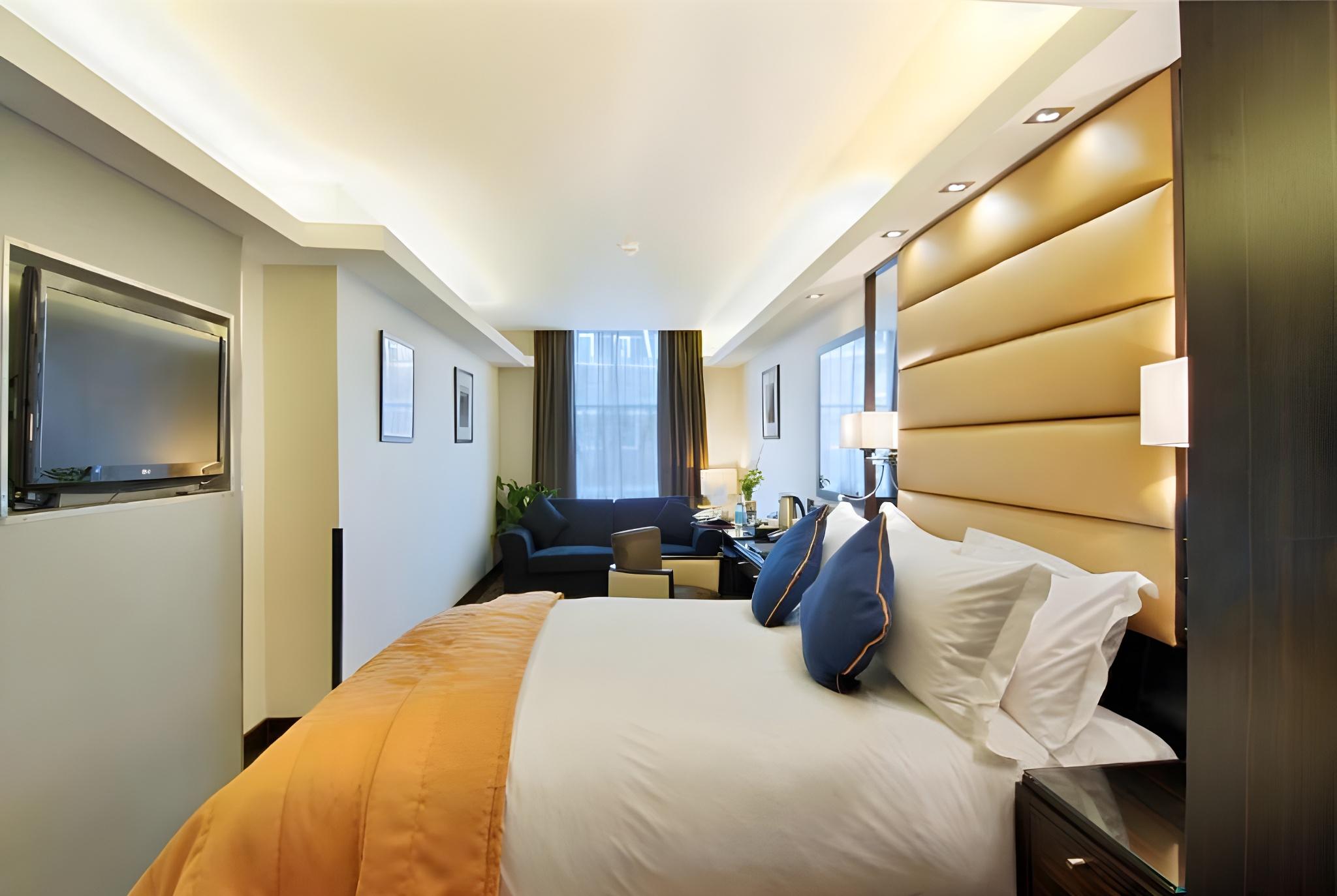 Hyde Park, Triple, Double Bed, Sofa