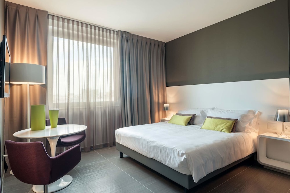 8piuhotel 15/50