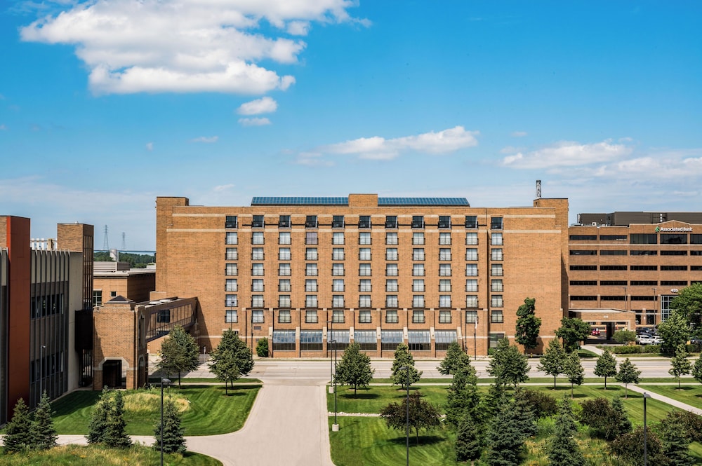HYATT REGENCY GREEN BAY 56/59