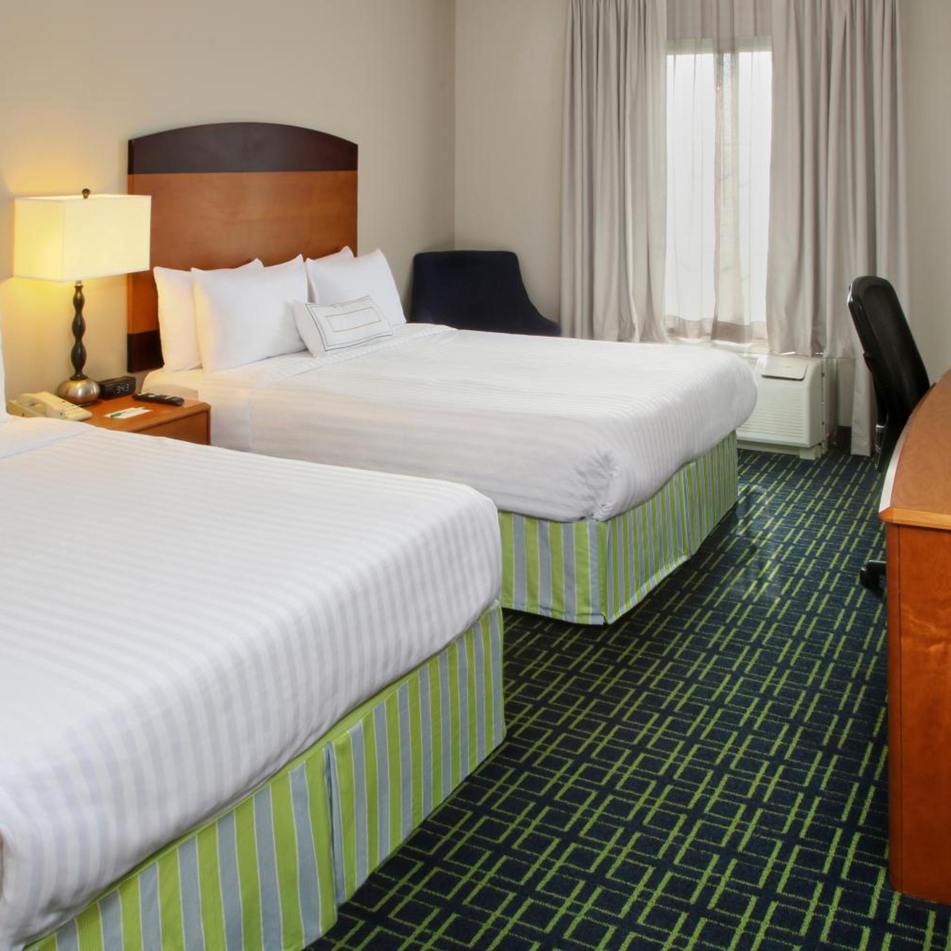 BUSINESS, QUEEN BED