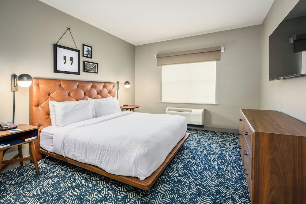 1 Bedroom, Suite, 2 Queen Beds, Sofa, Kitchenette, Accessible