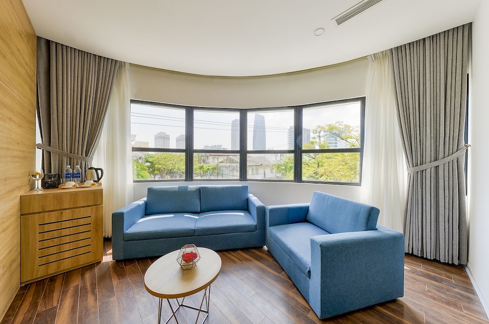 Magnolia Hotel 47/71