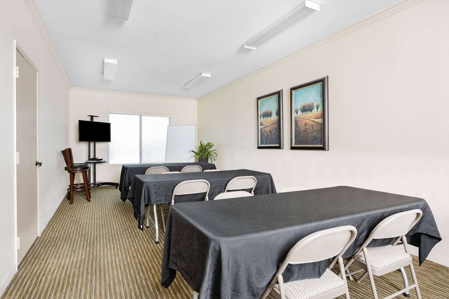 Ramada by Wyndham Bakersfield North 24/44