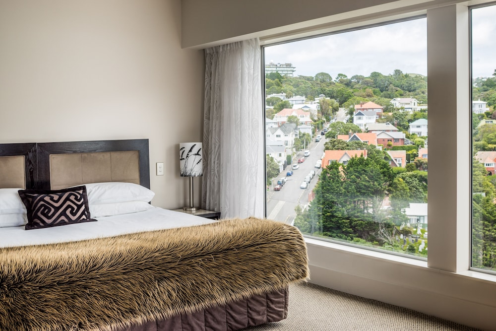 PREMIER, STUDIO, KING BED