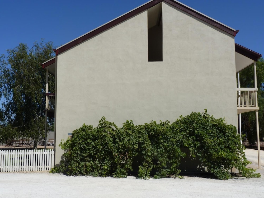 COONAWARRA MOTOR LODGE 2/38