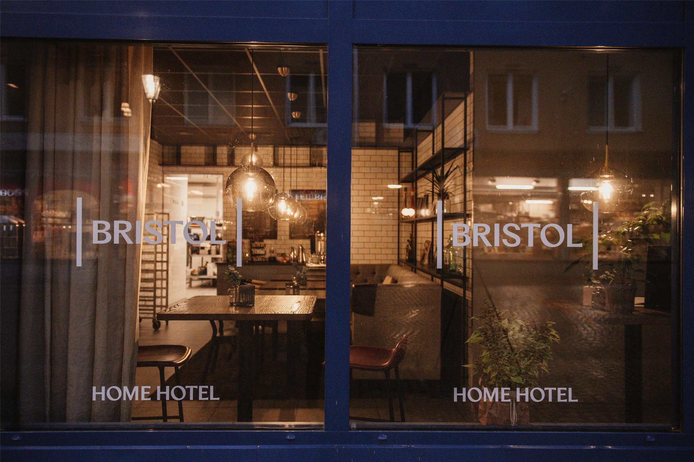 Home Hotel Bristol 36/36