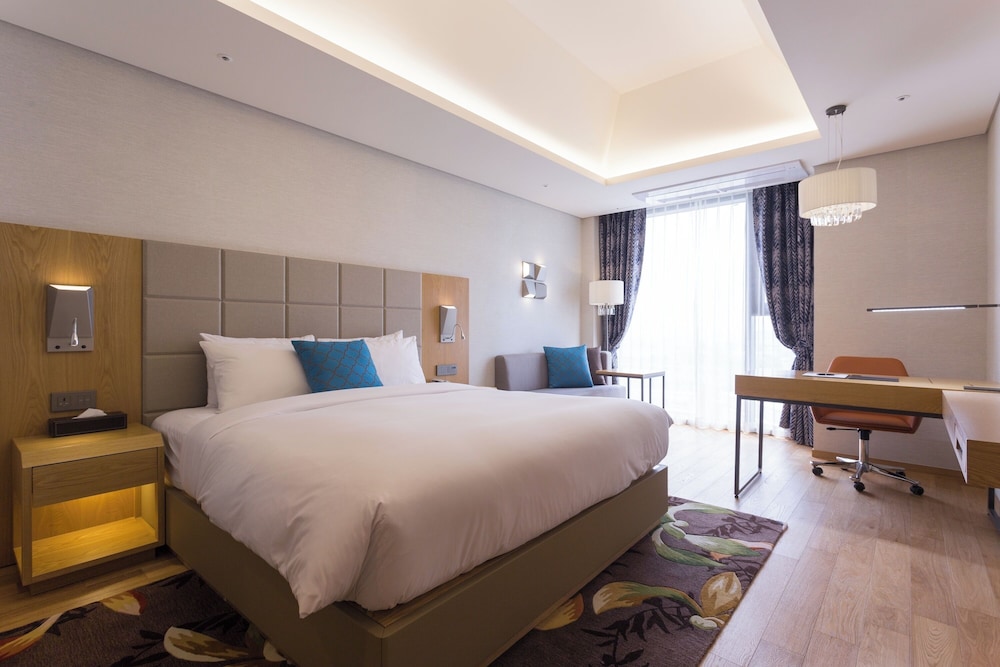 DELUXE, DOUBLE BED