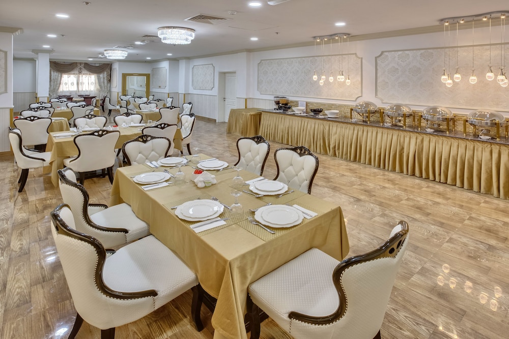 Royal Hotel Sharjah 20/24