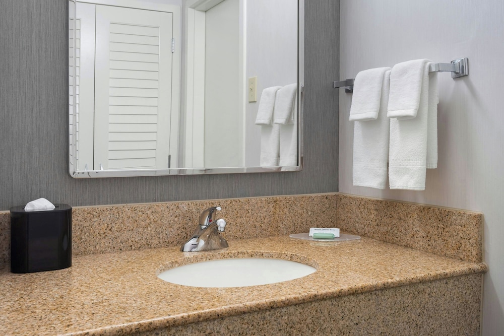 Courtyard by Marriott New Carrollton 40/45