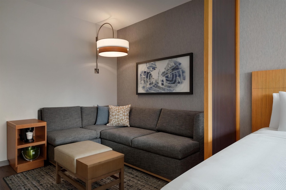 Hyatt Place Bloomington 37/64