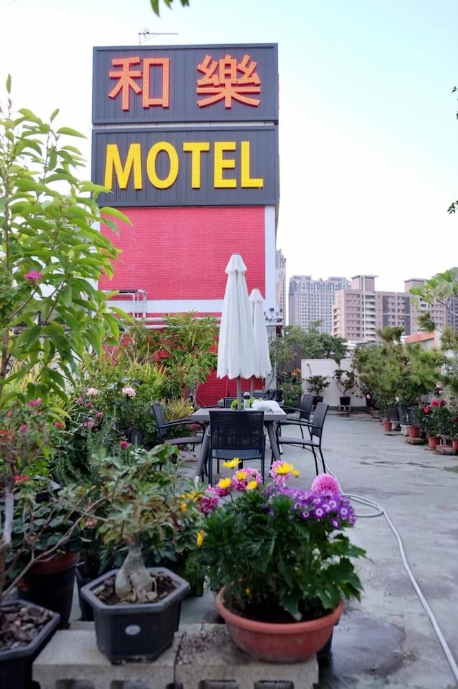 Hola Motel 5/68