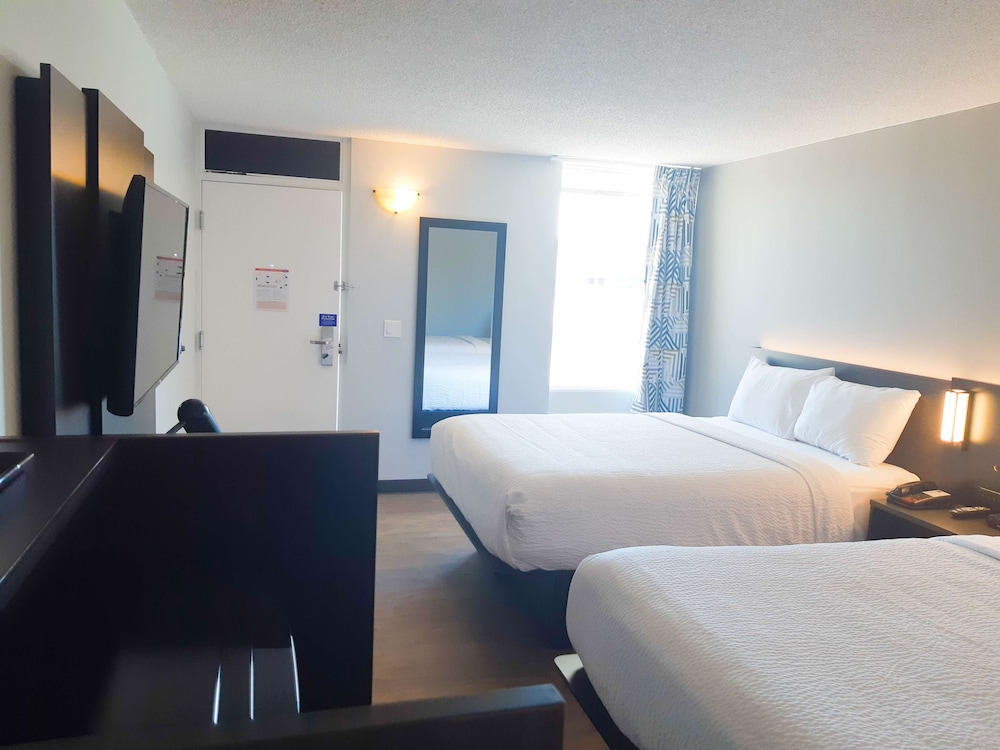 Motel6 Brooks, AB 23/43