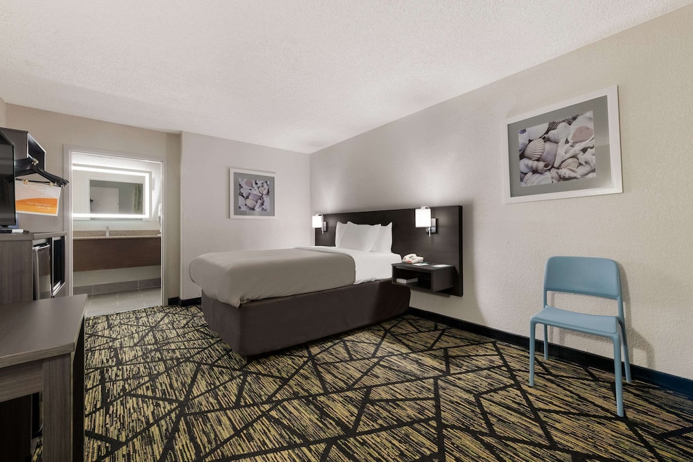 ROOM, DOUBLE BED