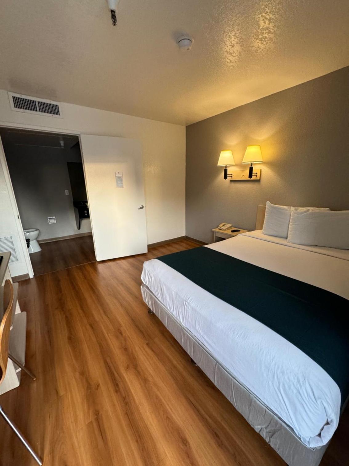 1 Full Bed - ADA/RI Shower