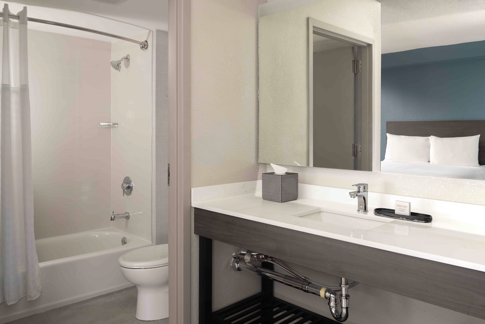 Hyatt Place Boston/Medford 47/49