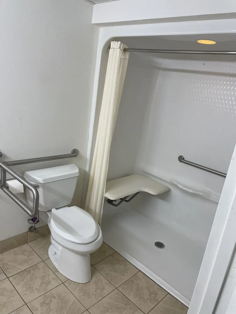 Travelodge by Wyndham Vernon CT 16/16