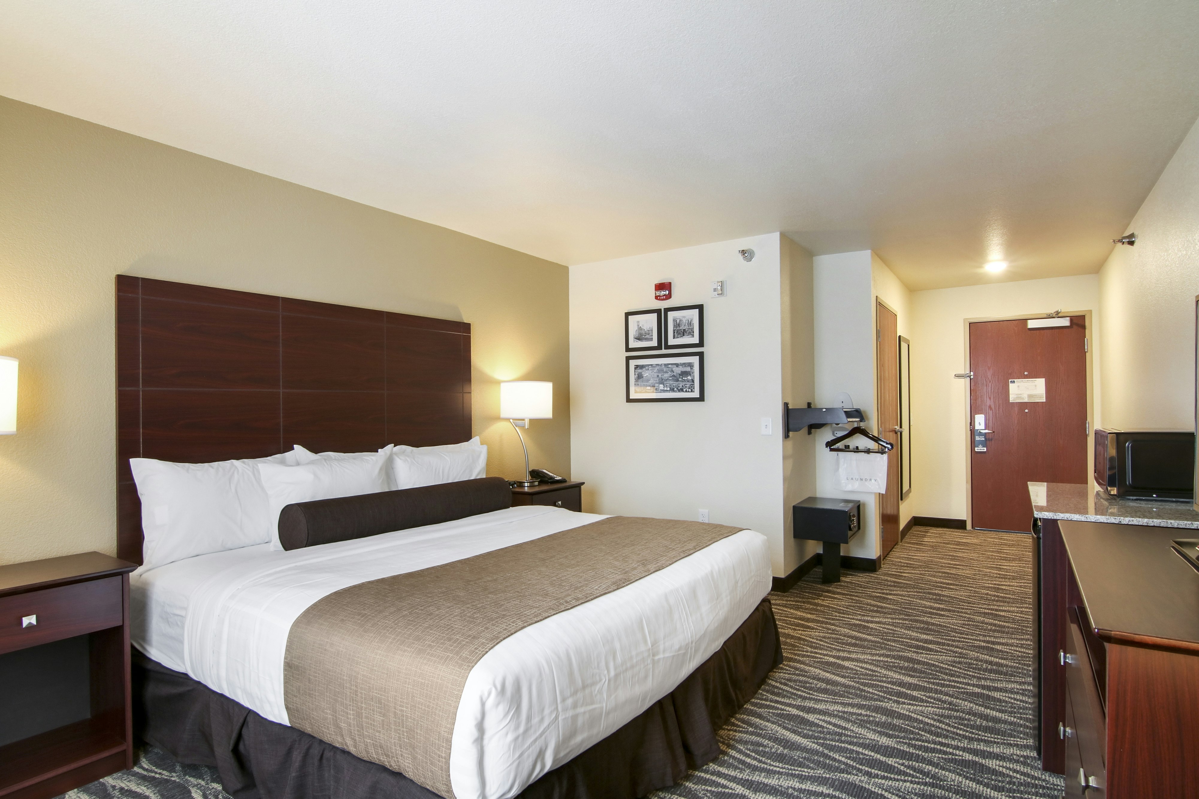 Cobblestone Inn & Suites at UW Stout Downtown Menomonie 13/54